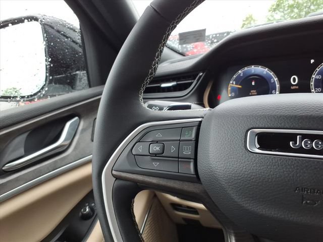 New 2026 Jeep Grand Cherokee L Limited w/ Luxury Tech Group II AWD/4WD image 18