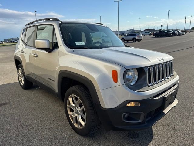 Used 2015 Jeep Renegade Latitude w/ Cold Weather Group AWD/4WD image 4