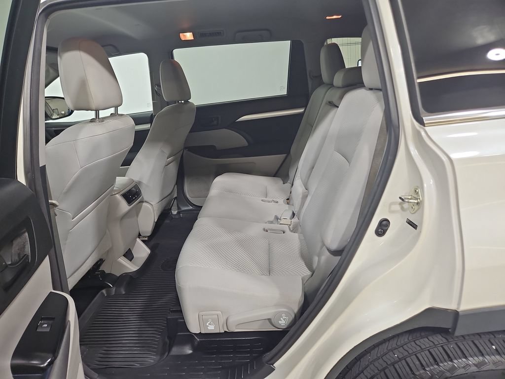 Used 2014 Toyota Highlander LE FWD image 24