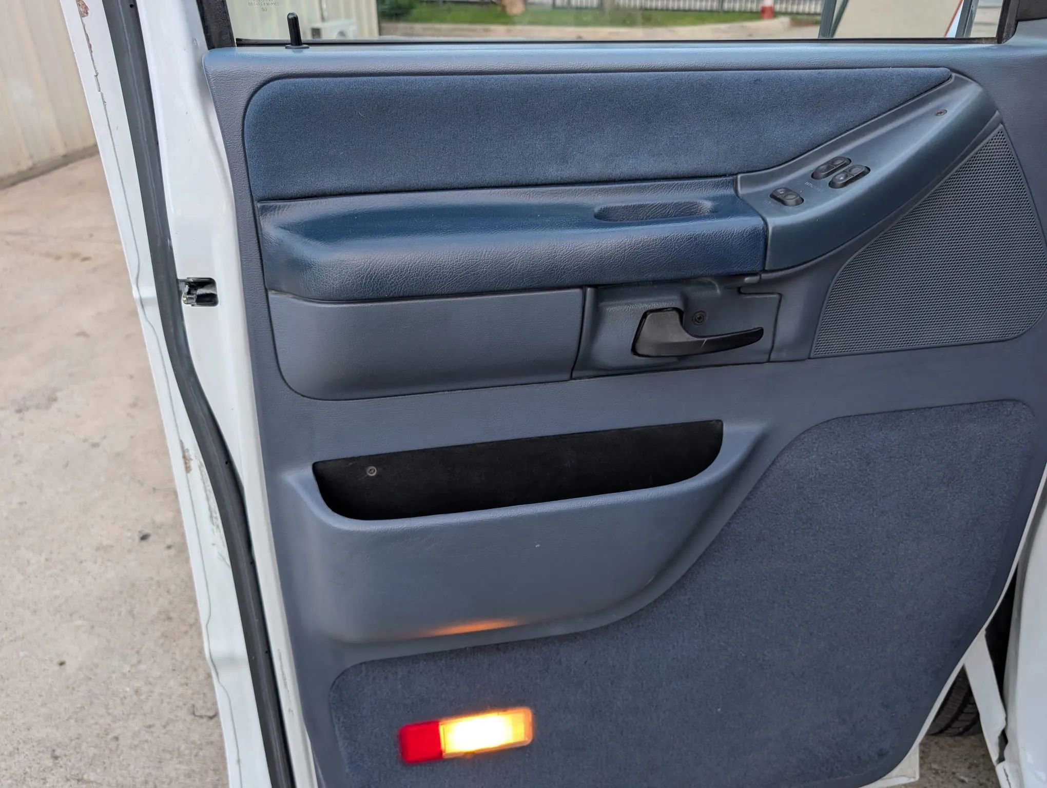 Used 1995 Ford E-250 and Econoline 250 Heavy-Duty image 22