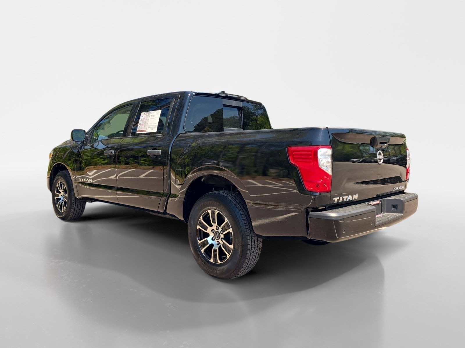 Used 2024 Nissan Titan SV video 3