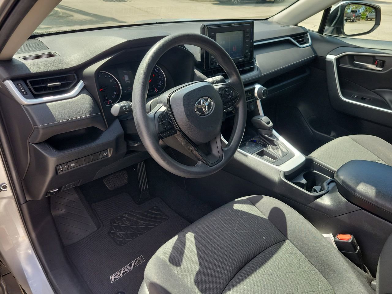 Used 2021 Toyota RAV4 XLE w/ Convenience Package FWD image 16