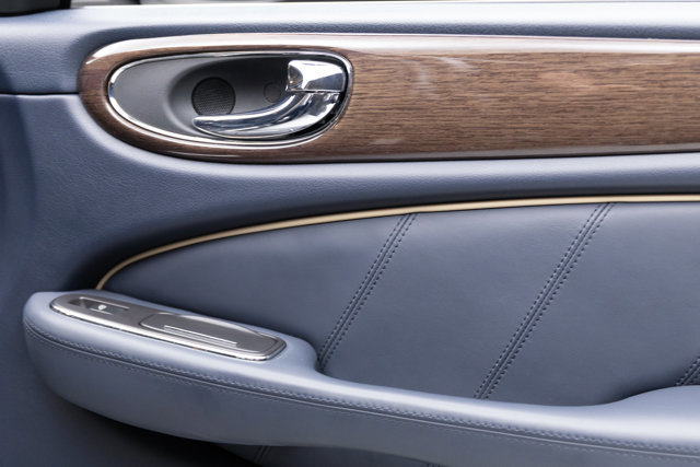 Used 2009 Jaguar XJ Vanden Plas Super V8 Portfolio image 54