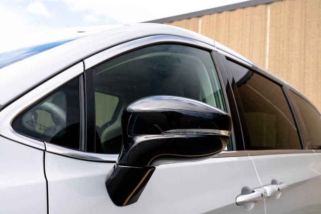 Used 2024 Chrysler Pacifica Touring-L image 12