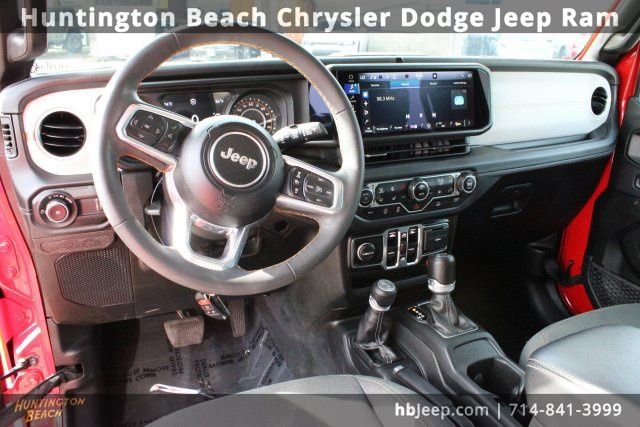 Used 2024 Jeep Wrangler Sahara image 14