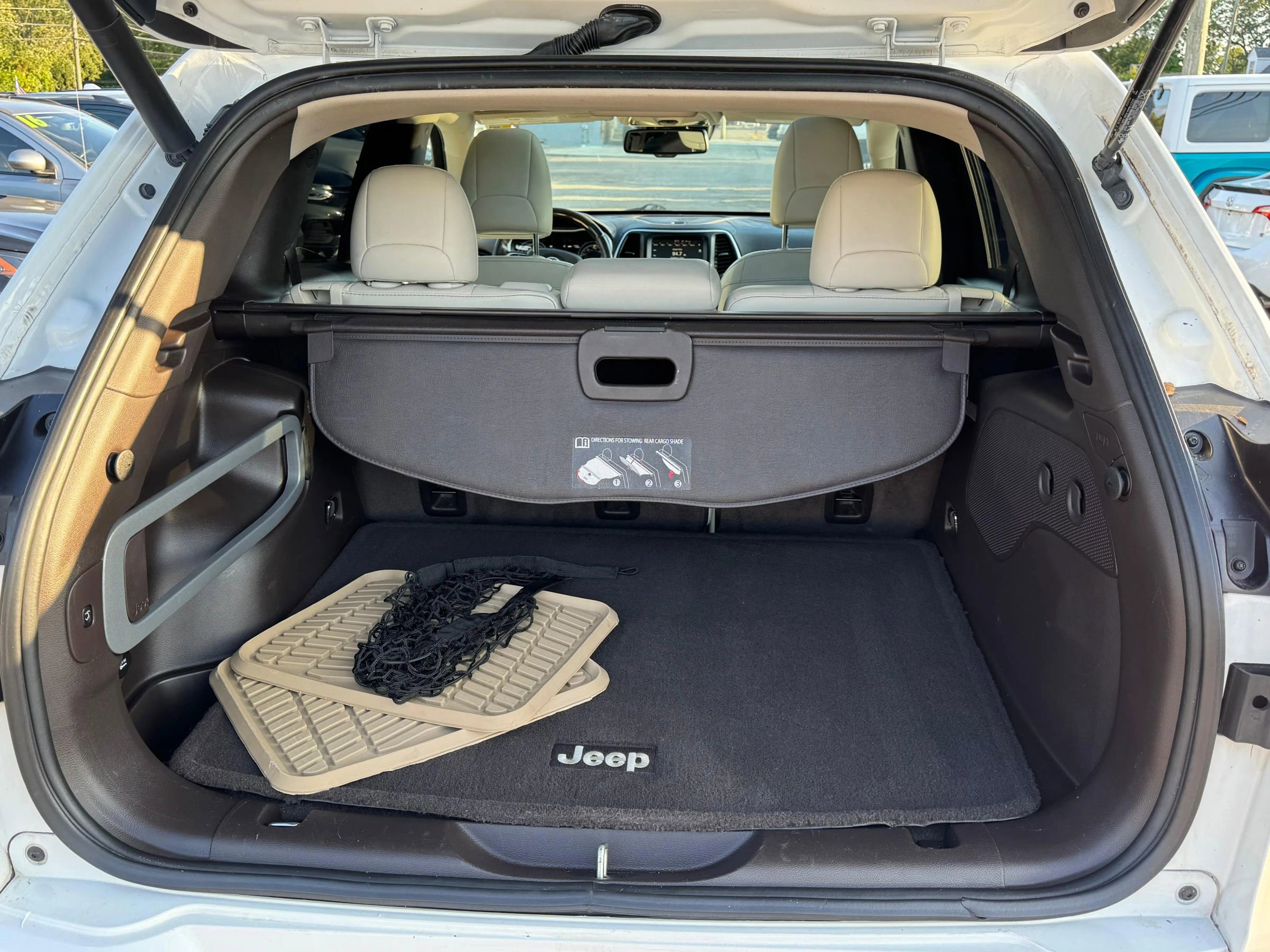 Used 2017 Jeep Cherokee Overland w/ Technology Group image 24