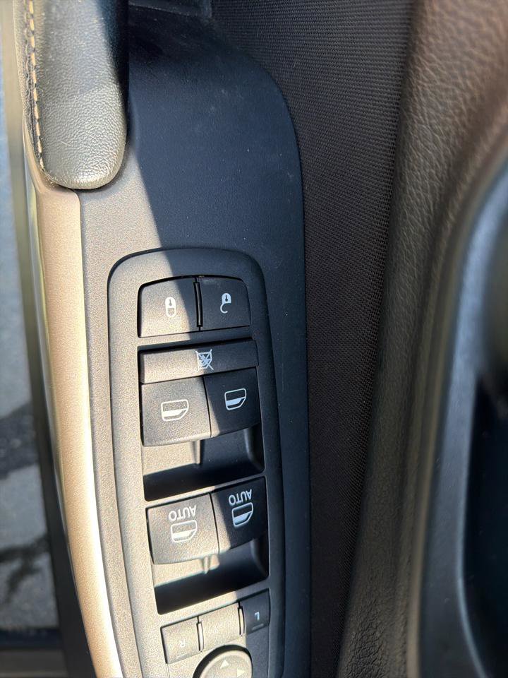 Used 2017 Jeep Cherokee Latitude w/ Cold Weather Group AWD/4WD image 13