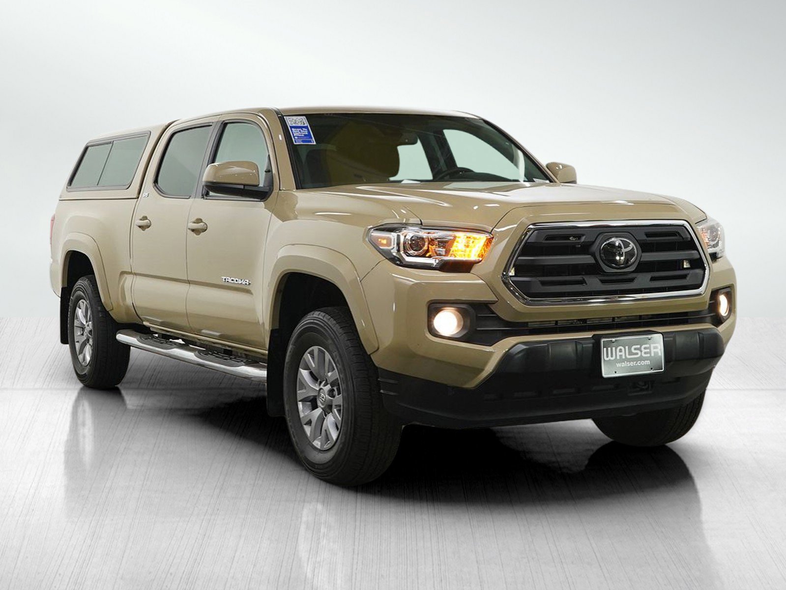 Used 2018 Toyota Tacoma SR5 AWD/4WD image 7