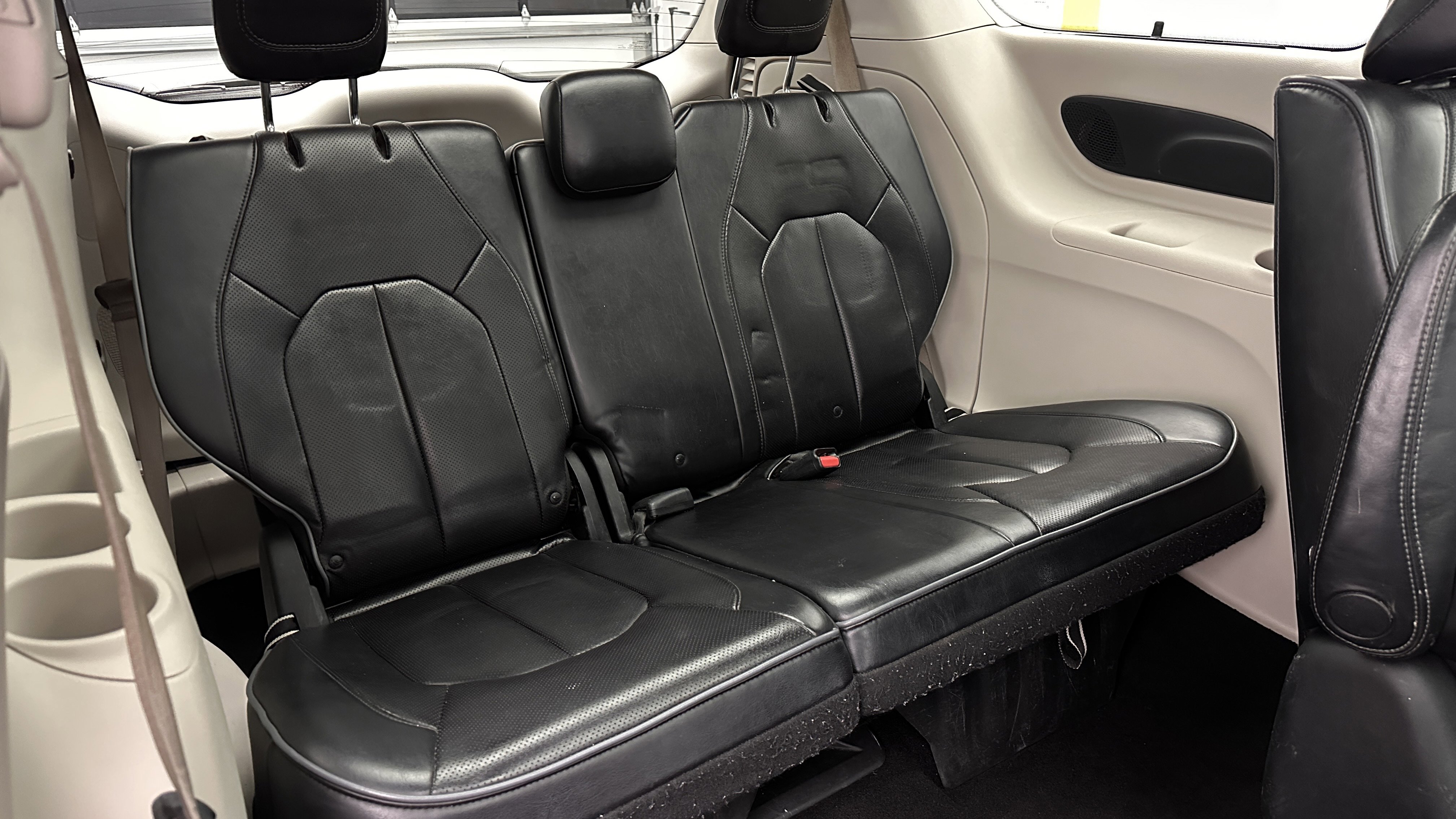 Used 2018 Chrysler Pacifica Limited w/ Advanced Safetytec Group FWD image 31