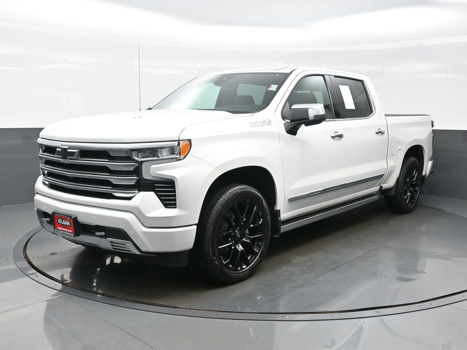 Used 2025 Chevrolet Silverado 1500 High Country AWD/4WD image 2