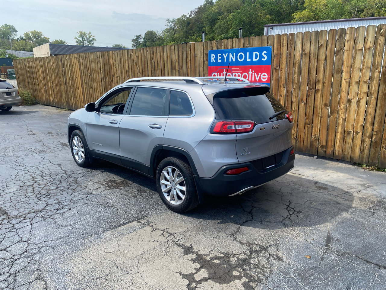Used 2017 Jeep Cherokee Limited image 5