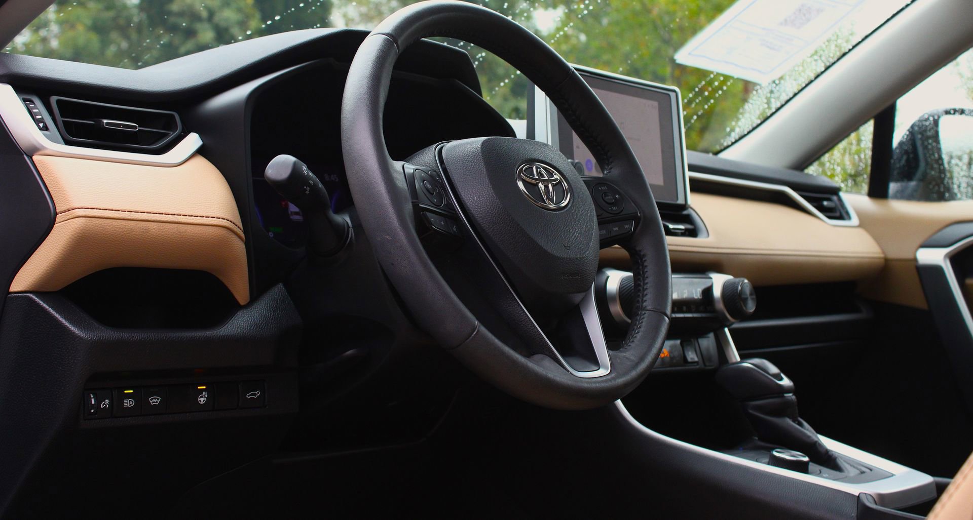 Used 2023 Toyota RAV4 XLE Premium image 15