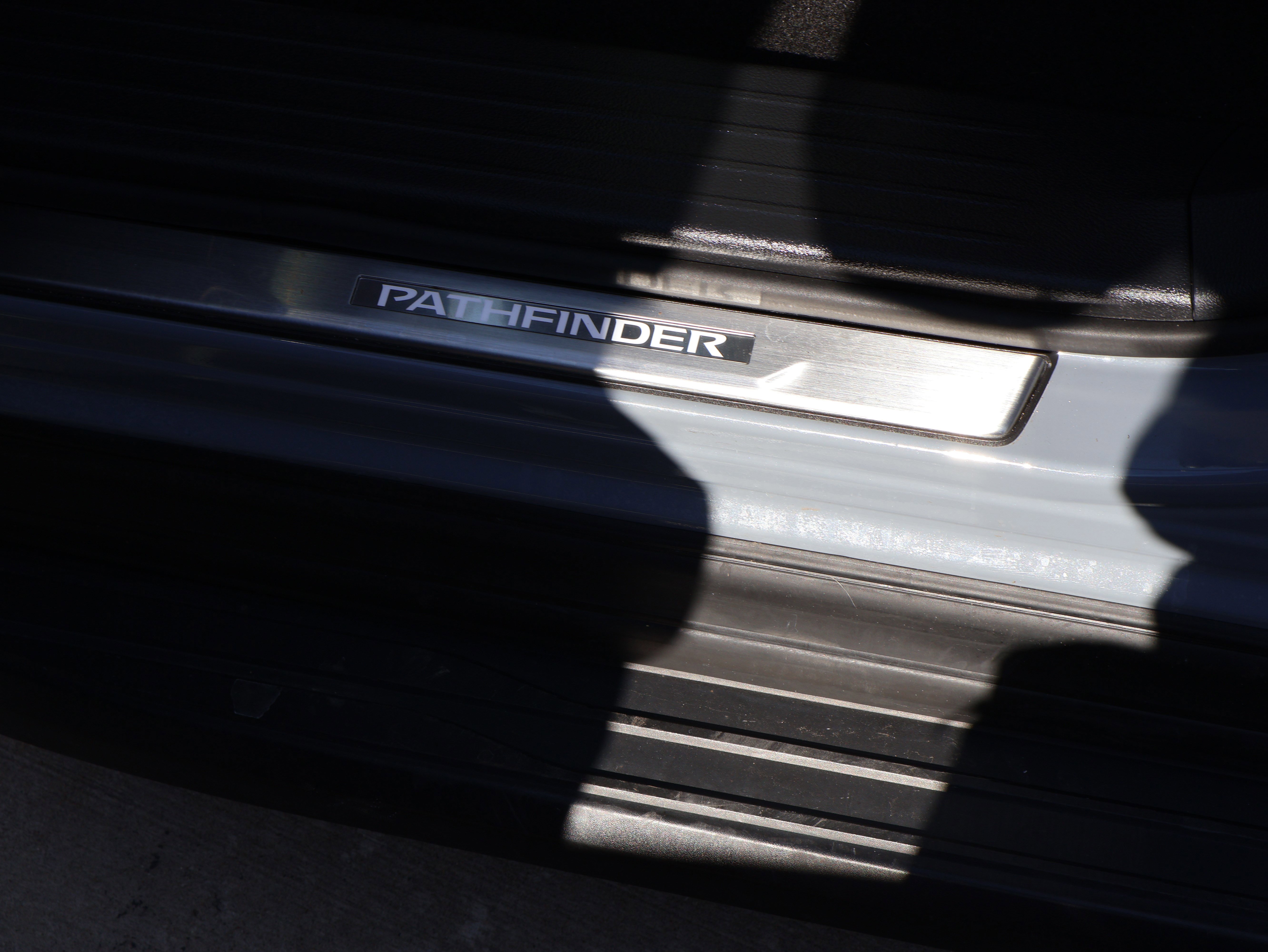 Used 2023 Nissan Pathfinder Platinum w/ Lighting Package (N93) image 25