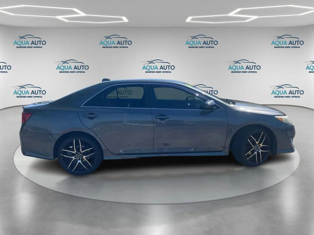 Used 2014 Toyota Camry SE image 4
