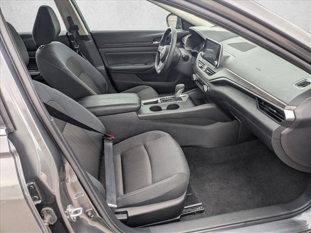 Used 2025 Nissan Altima 2.5 SV FWD image 18