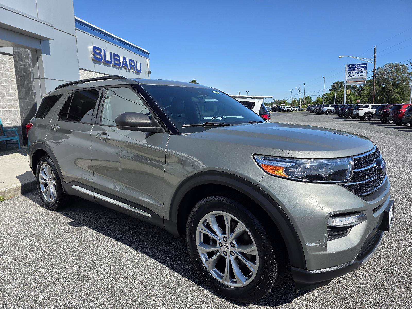 Used 2020 Ford Explorer XLT w/ Equipment Group 202A AWD/4WD image 3