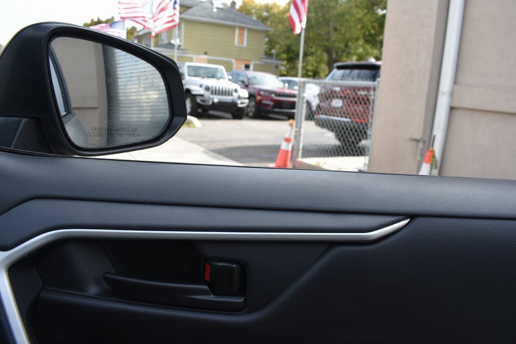 Used 2025 Toyota RAV4 LE image 22