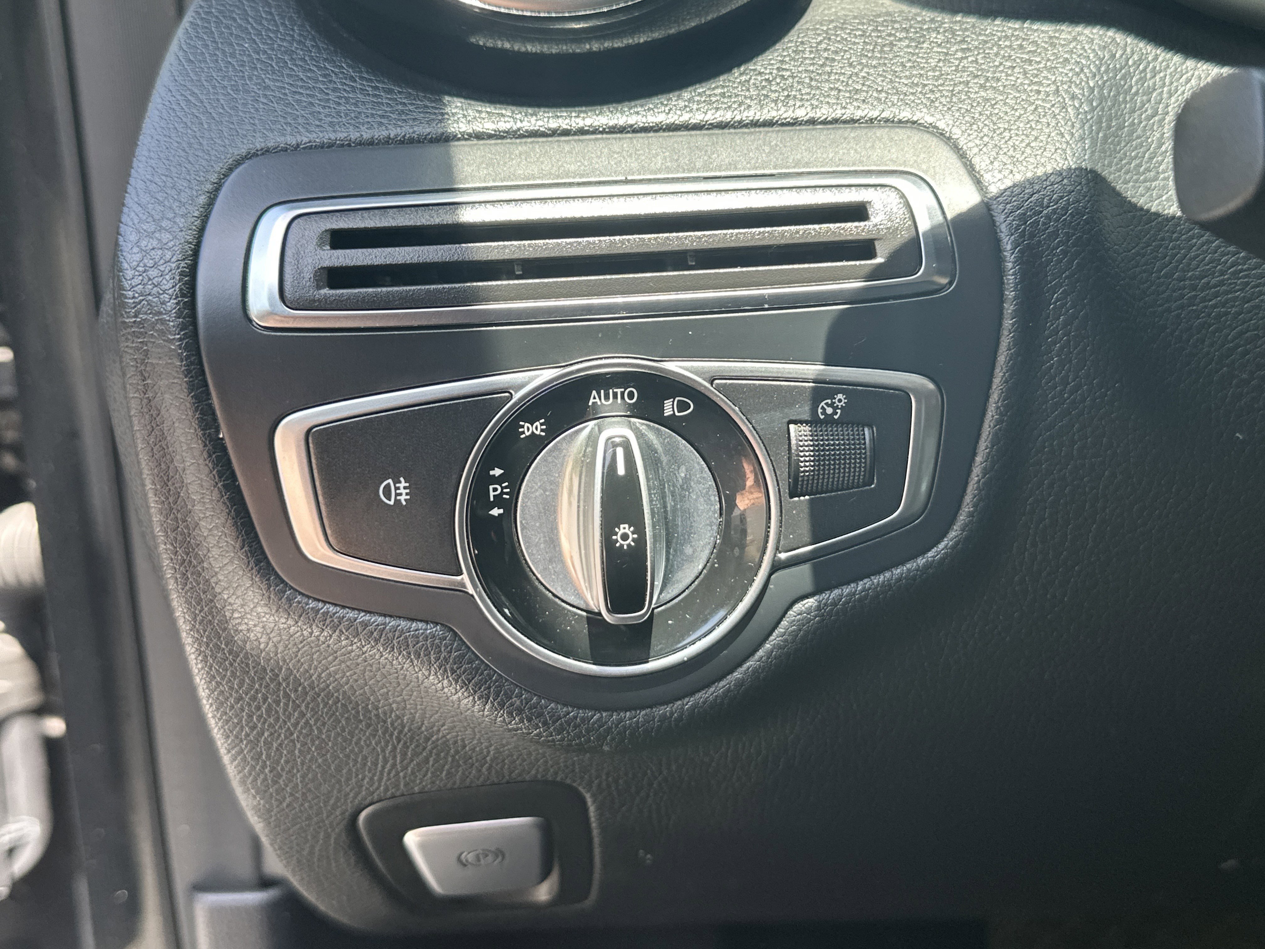 Used 2015 Mercedes-Benz C 300 4MATIC Sedan image 24