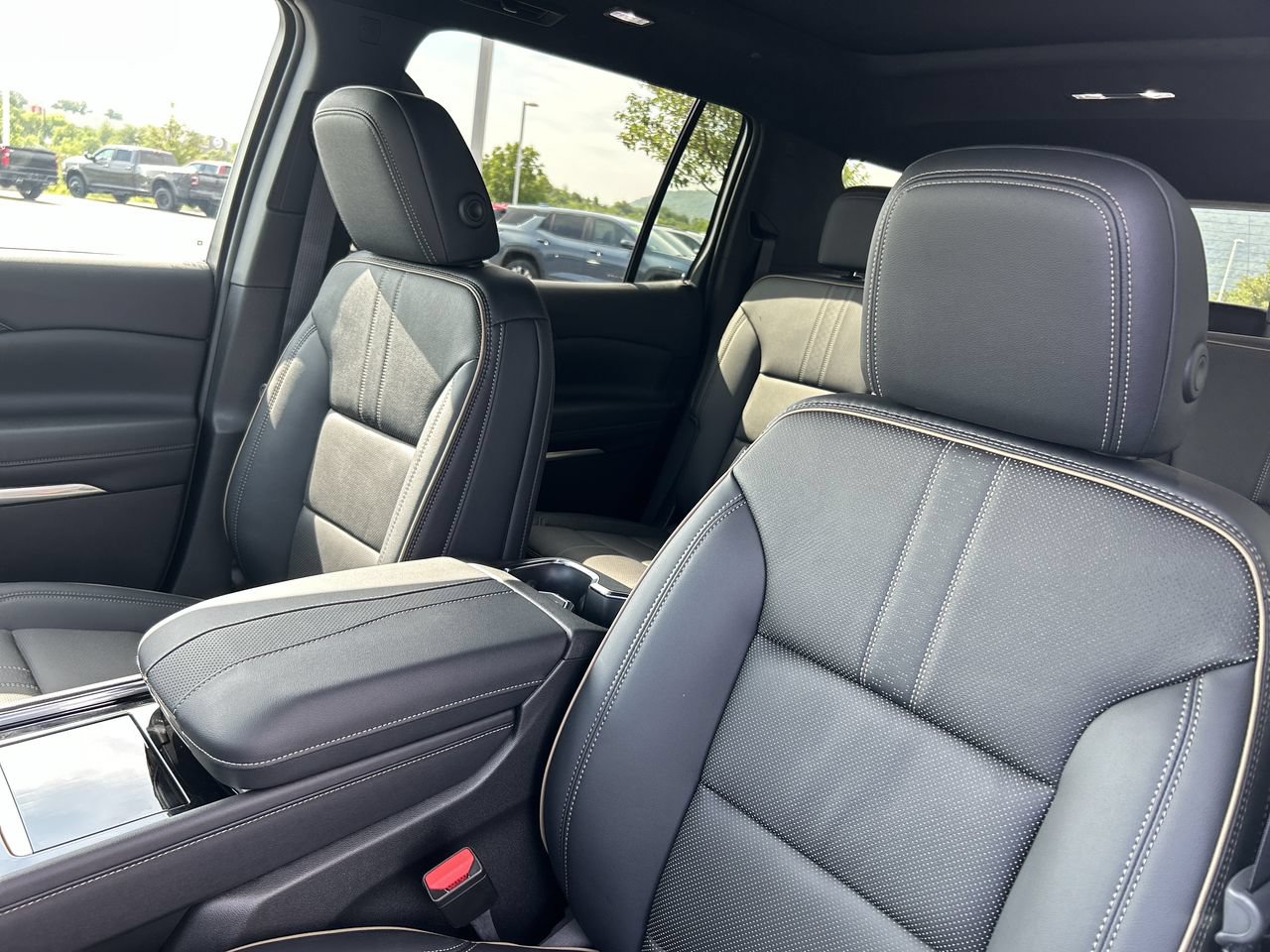 New 2026 Chevrolet Traverse High Country w/ LPO, Floor Liner Package AWD/4WD image 23