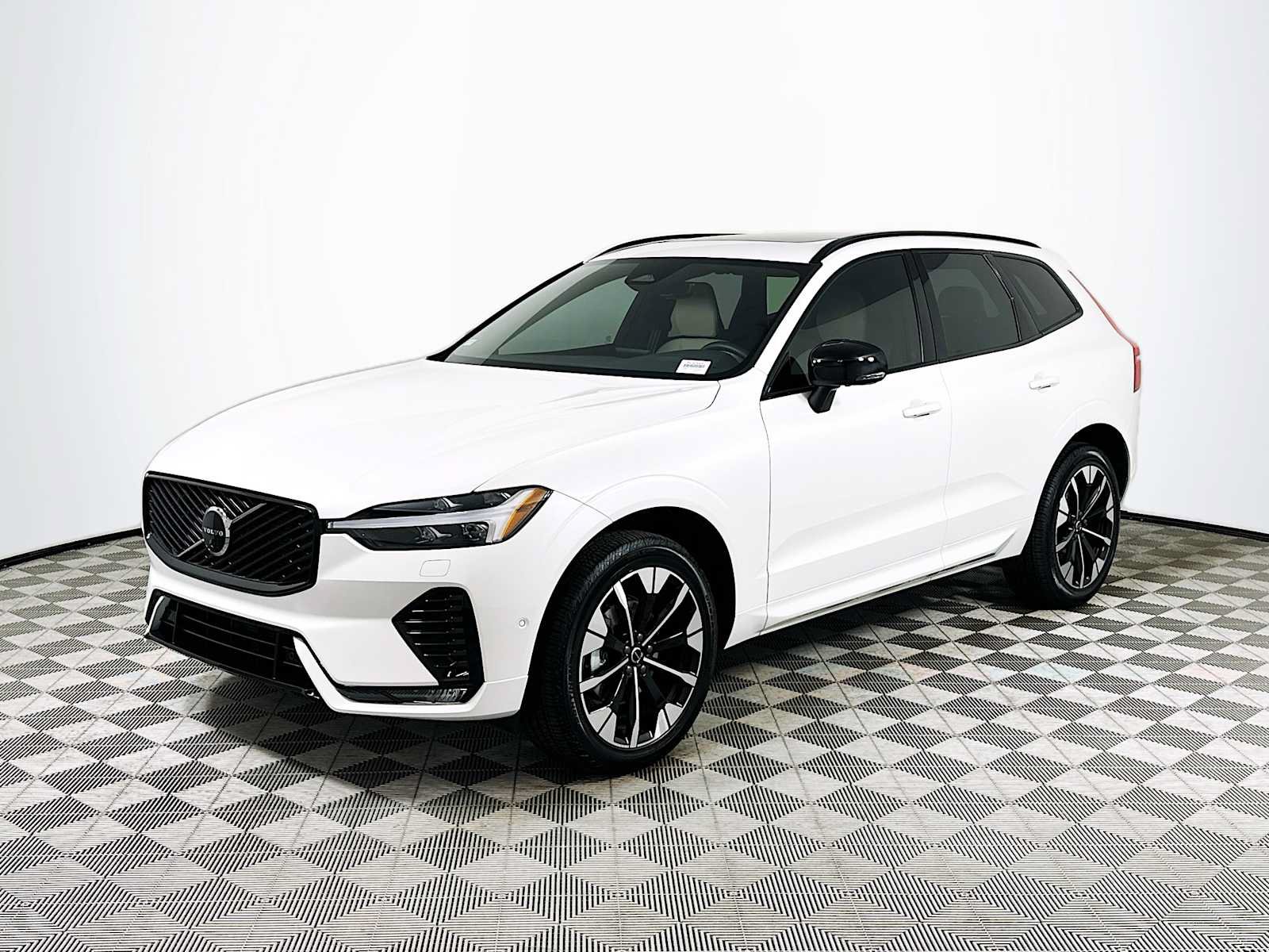 Used 2026 Volvo XC60 B5 Plus w/ Protection Package Premier AWD/4WD image 3