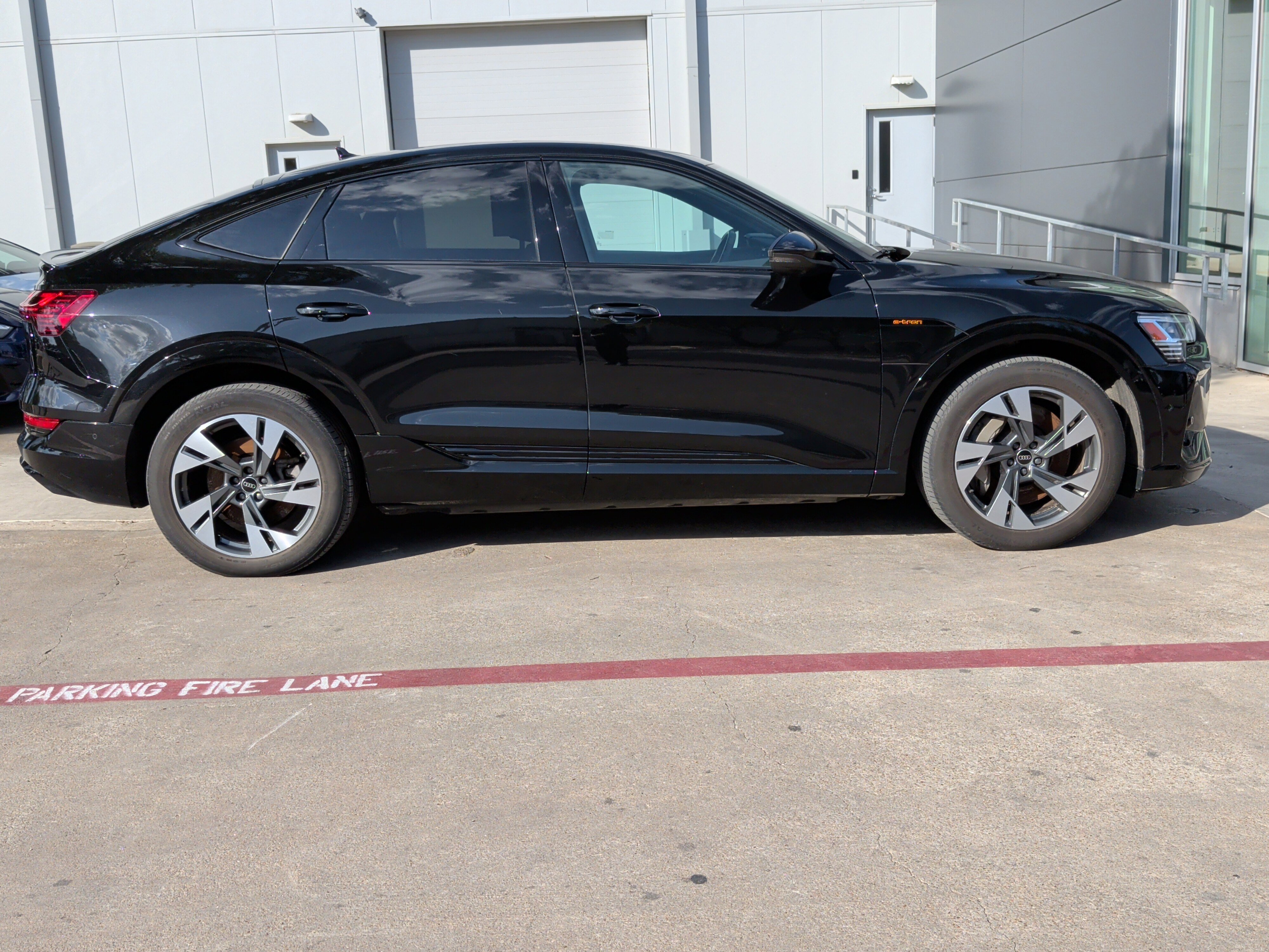 Used 2023 Audi e-tron Premium w/ Convenience Plus Package image 11