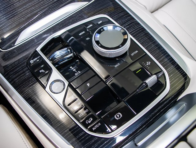 New 2026 BMW X7 M60i image 19
