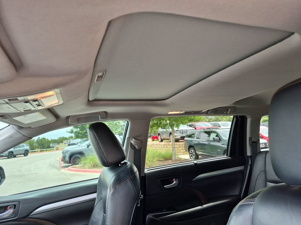 Used 2017 Toyota Highlander XLE FWD image 27