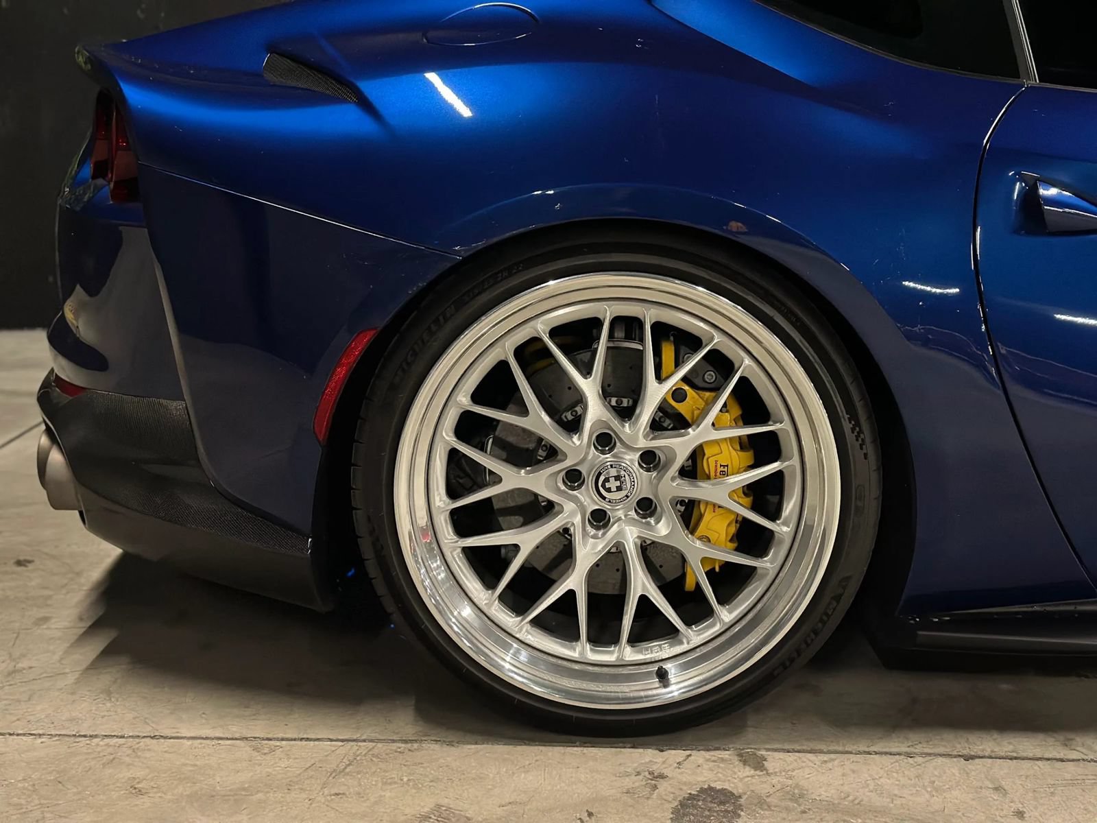 Used 2018 Ferrari 812 Superfast RWD image 38