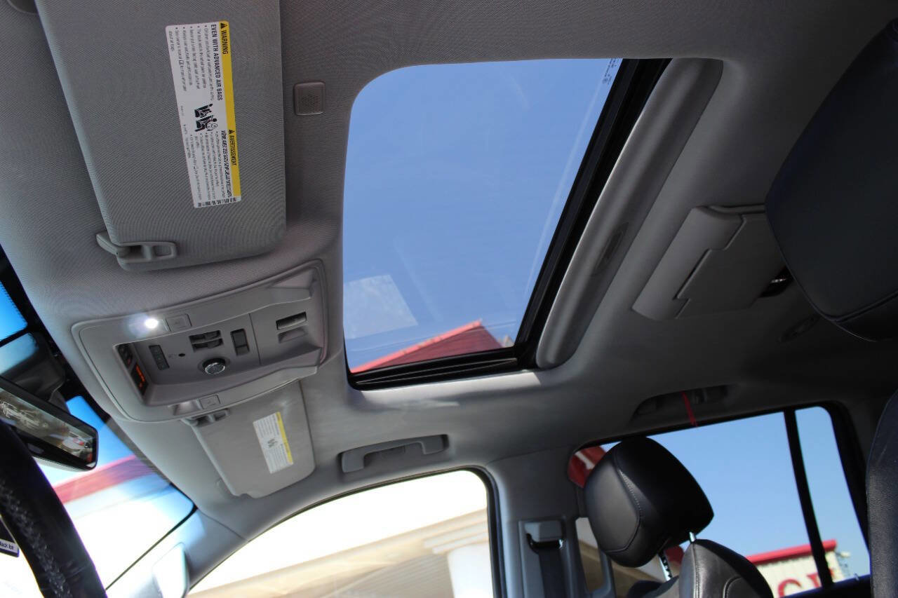 Used 2018 Cadillac Escalade ESV Luxury AWD/4WD image 23