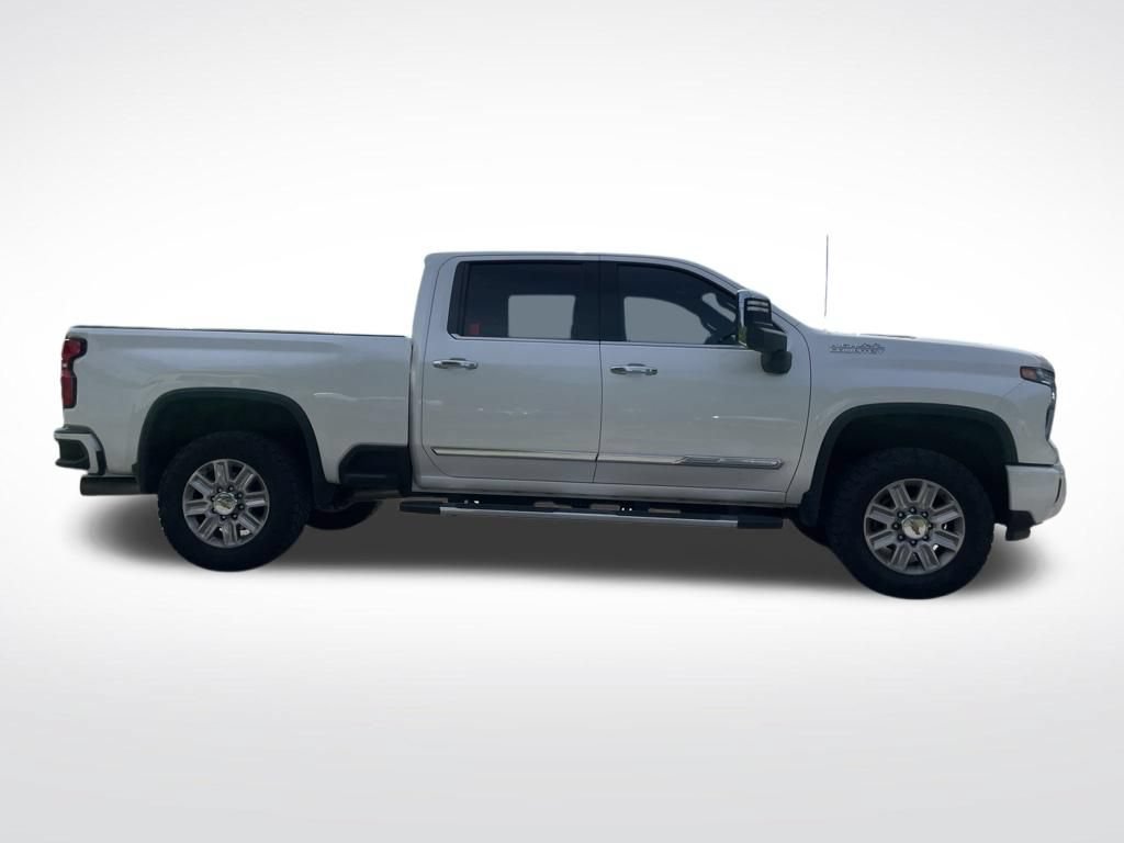 Used 2025 Chevrolet Silverado 2500 High Country w/ Technology Package AWD/4WD image 4