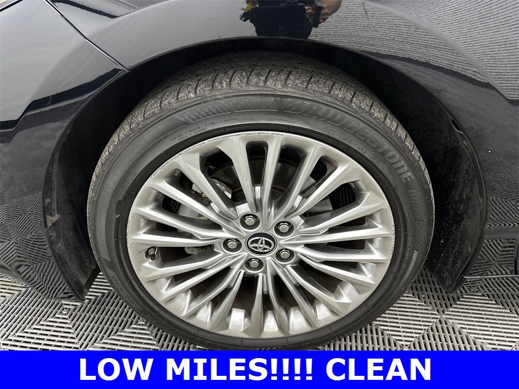 Used 2019 Toyota Avalon Limited image 13