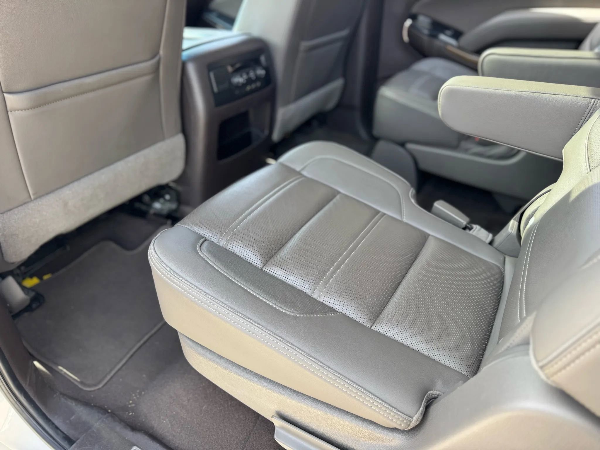 Used 2019 GMC Yukon XL Denali w/ Denali Ultimate Package image 32