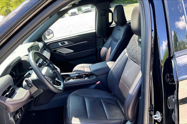 Used 2025 Ford Explorer Platinum w/ LUX Leather Package AWD/4WD image 25