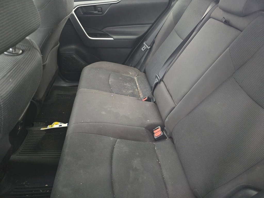 Used 2020 Toyota RAV4 LE image 17