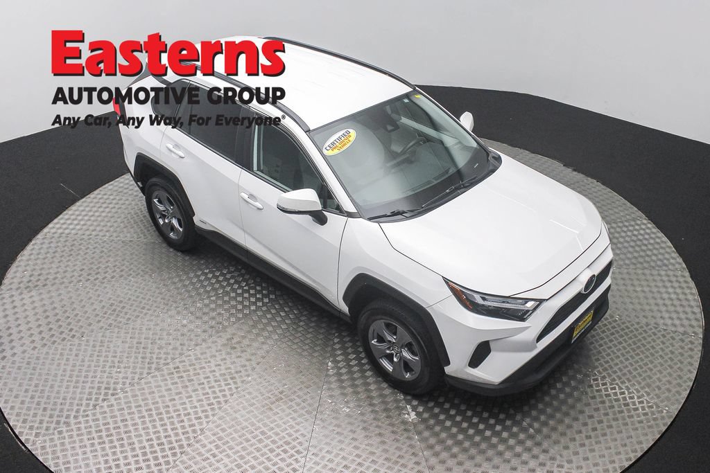 Used 2022 Toyota RAV4 XLE AWD/4WD image 3
