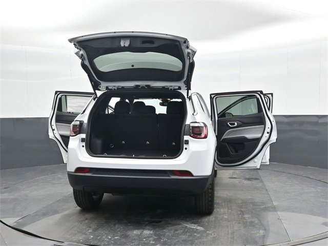 Used 2025 Jeep Compass Sport image 44