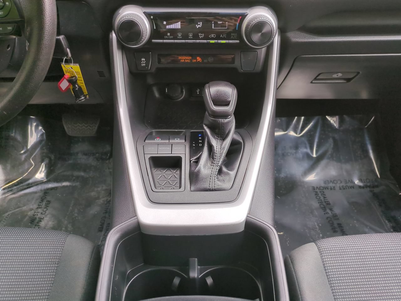 Used 2022 Toyota RAV4 LE FWD image 19
