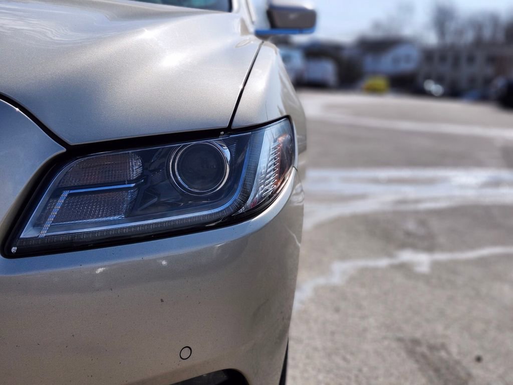 Used 2017 Lincoln Continental Select w/ Climate Package image 10