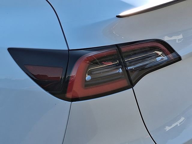 Used 2021 Tesla Model Y Long Range image 12