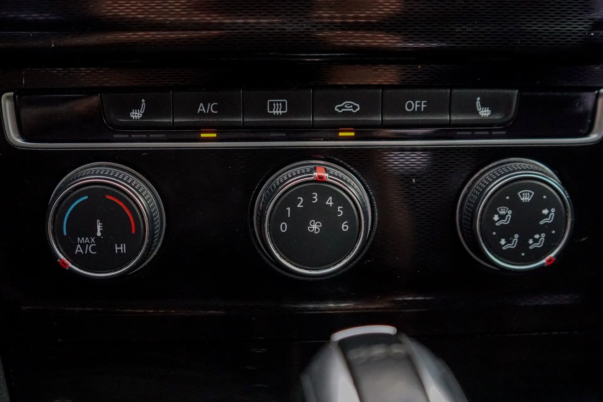 Used 2015 Volkswagen Golf 4-Door image 19