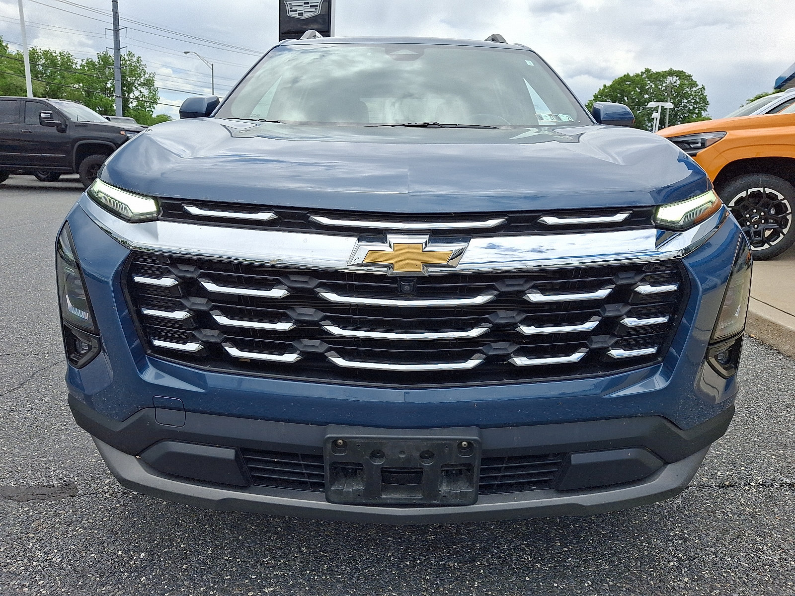 Certified 2025 Chevrolet Equinox LT w/ Convenience Package II AWD/4WD image 2