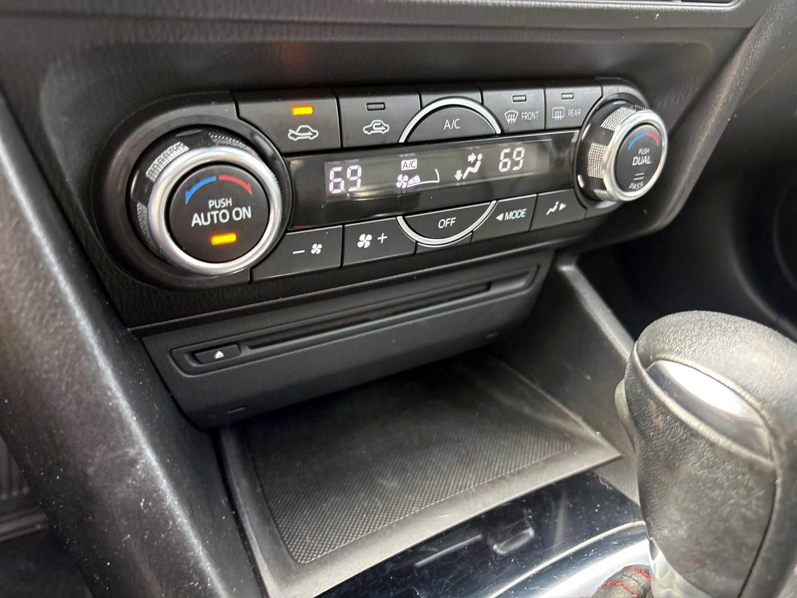 Used 2014 MAZDA MAZDA3 s Grand Touring w/ Technology Package image 22