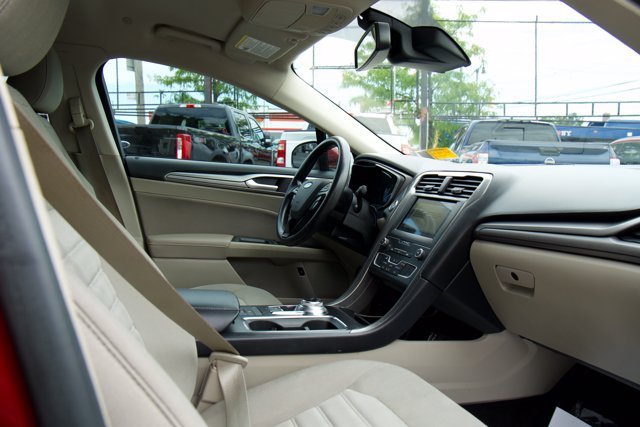 Used 2019 Ford Fusion SE FWD image 26