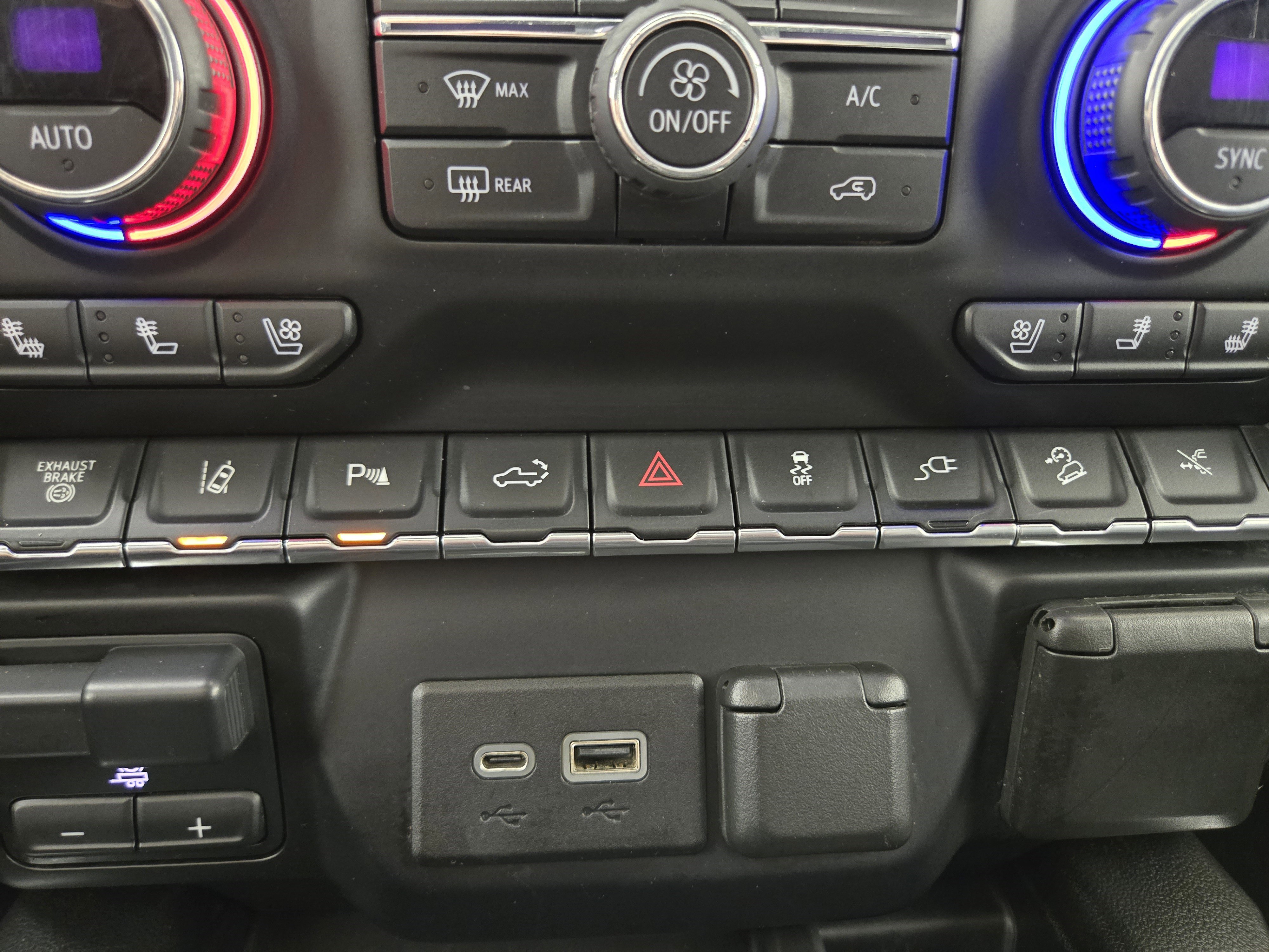 Used 2021 Chevrolet Silverado 3500 High Country w/ Z71 Off-Road Package image 26