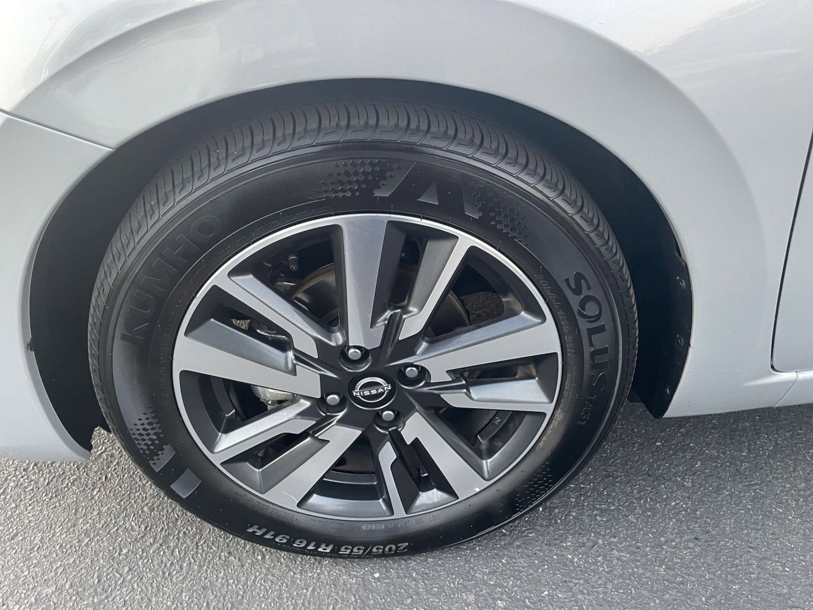 Used 2025 Nissan Versa SV image 29