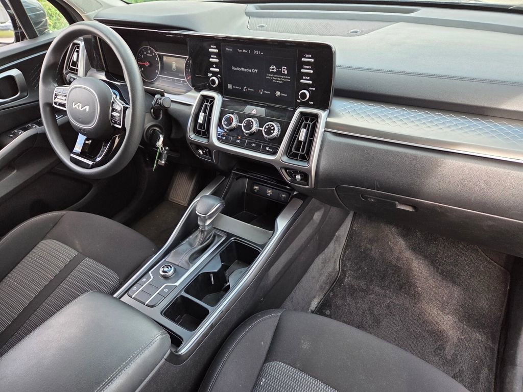 Used 2022 Kia Sorento LX image 12