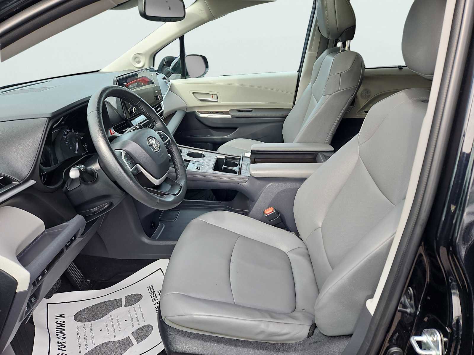 Used 2023 Toyota Sienna XLE w/ XLE Plus Package image 34