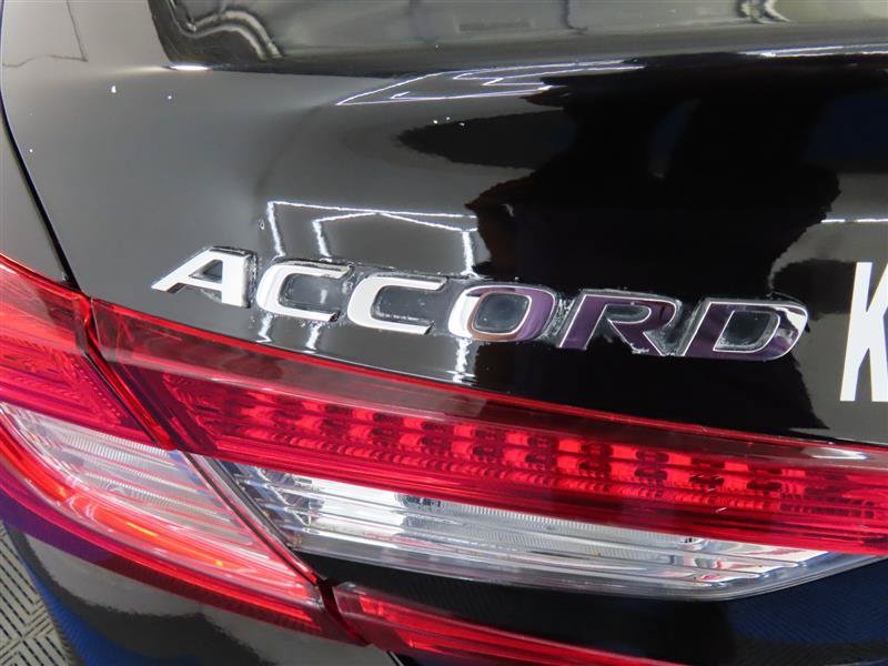 Used 2018 Honda Accord Touring image 10