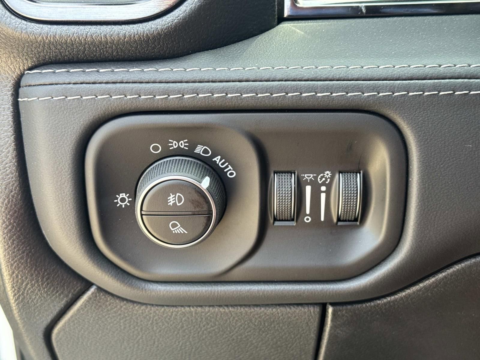 New 2026 RAM 2500 Limited AWD/4WD image 21
