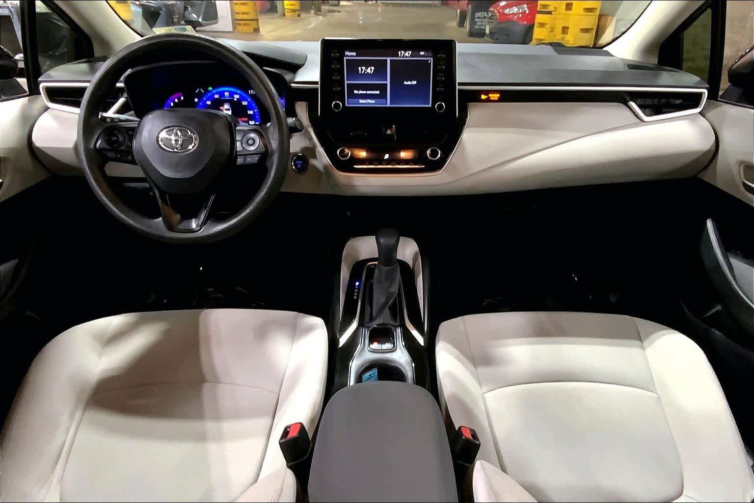 Used 2020 Toyota Corolla LE FWD image 16